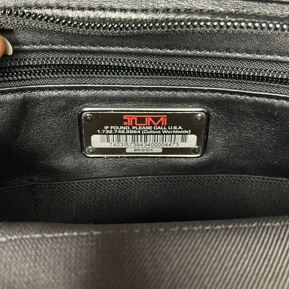 TUMI Rare black Alpha leather laptop briefcase messenger bag. Detach straps.